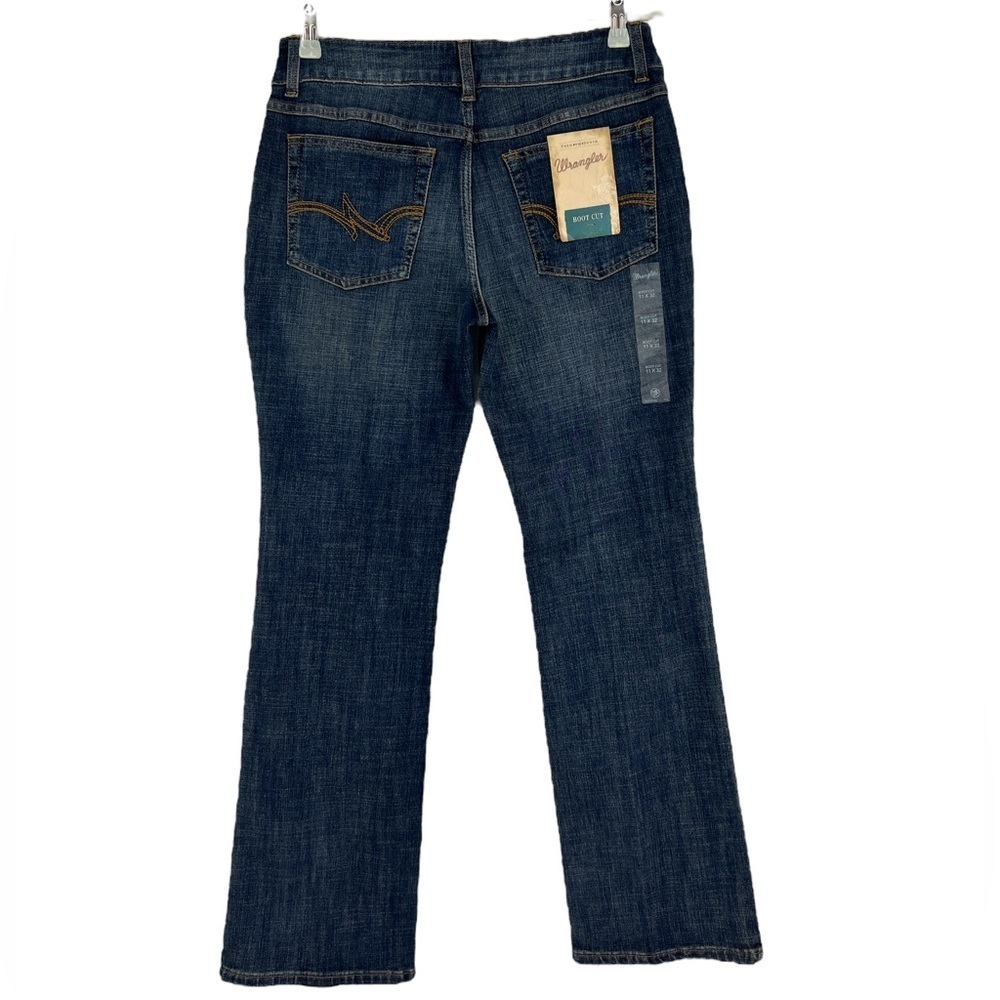 NWT’S WRANGLER WOMEN BOOTCUT JEAN IN AH WASH SZ 11/32